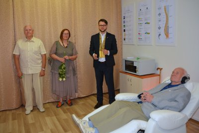 Senjorų socialinės globos namuose Vilniuje atidarytas pirmasis vibroakustinės terapijos kabinetas