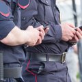 Europoje įsigali naujovė – vienos šalies policija jau galės stebėti gyventojų telefonų kameras ir klausytis mikrofono įrašų