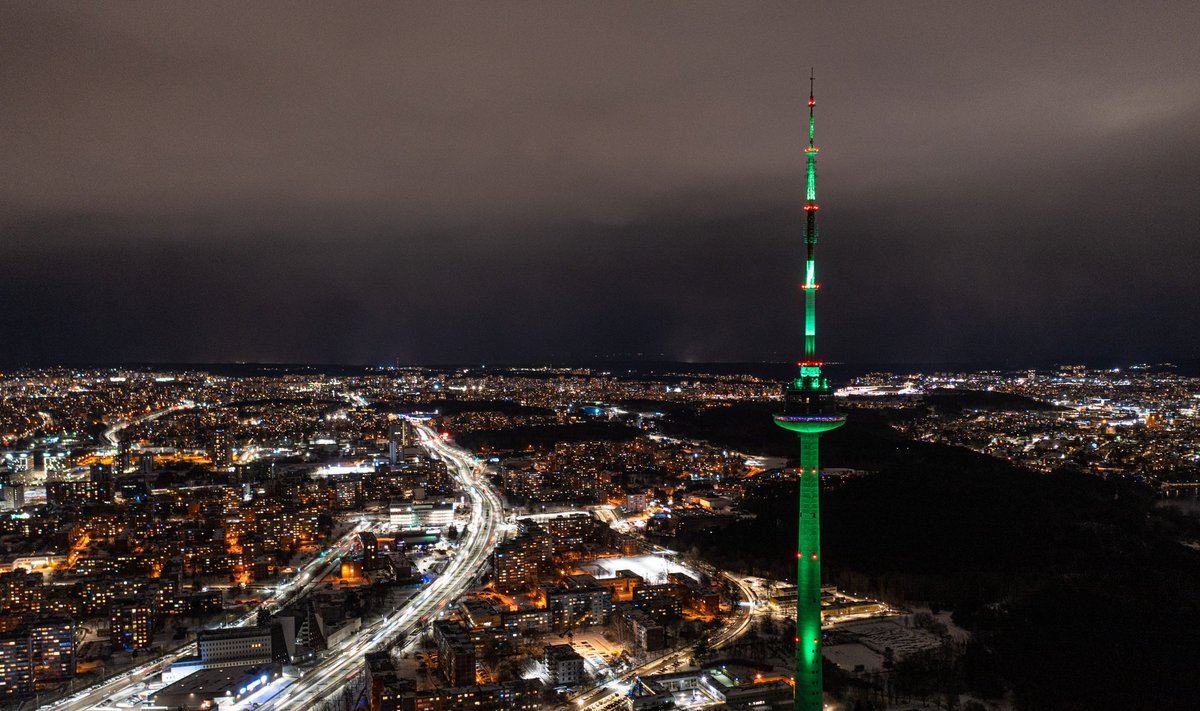 Vilniaus televizijos bokštas nušvito šventinėmis spalvomis