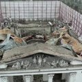 Rusijos okupacinė valdžia naikina teatro Mariupolyje griuvėsius