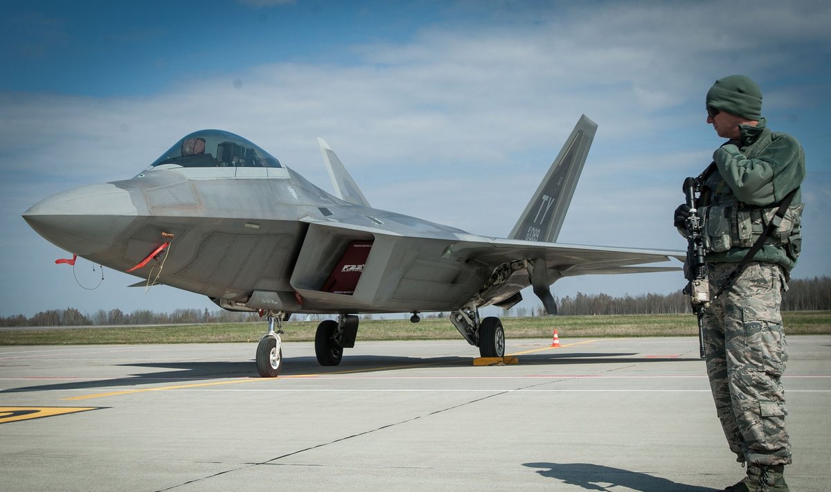 "F22 Raptor" at the Zuokniai air port