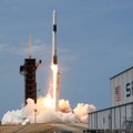 NASA ir „SpaceX“ vėl atidėjo pilotuojamą skrydį į TKS dėl įgulos nario sveikatos