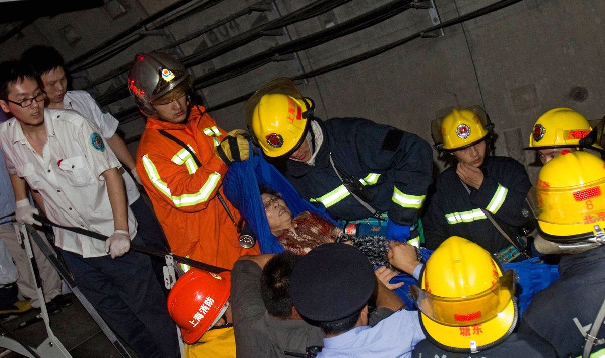 Šanchajuje susidūrus metro sužeisti daugiau nei 200 žmonių