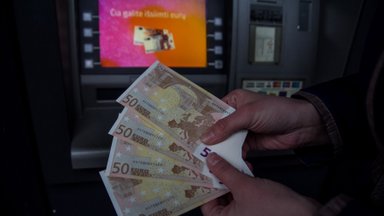 Глава Центробанка Литвы: в четверг на евро обменено 10 млн. литов