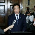 Atsistatydina į skandalą papuolęs Japonijos ministras: rinkėjus lepino melionais ir krabais