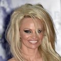 Prisiauginusi plaukus Pamela Anderson pribloškė gerbėjus