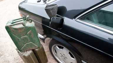 Neįvertina pavojaus: tuščias automobilio bakas gresia ne tik išlaidomis