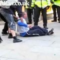 Londone per G20 protestą mirė policijos pargriautas vyras
