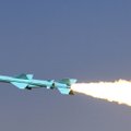 Nufilmuota: šalia JAV lėktuvnešio Irano laivai laido raketas