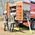 Vilniaus rajone pranešta apie atvira liepsna degantį namą