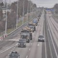 Nufilmavo įspūdingą karinę techniką Lietuvos keliuose