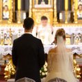 Kunigai siūlo santuokas ir krikštynas atidėti