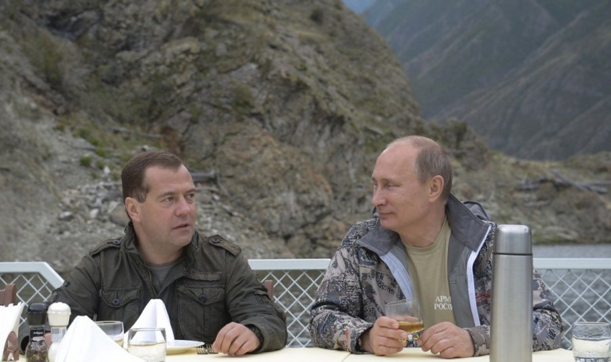 Dmitrijus Medvedevas, Vladimiras Putinas