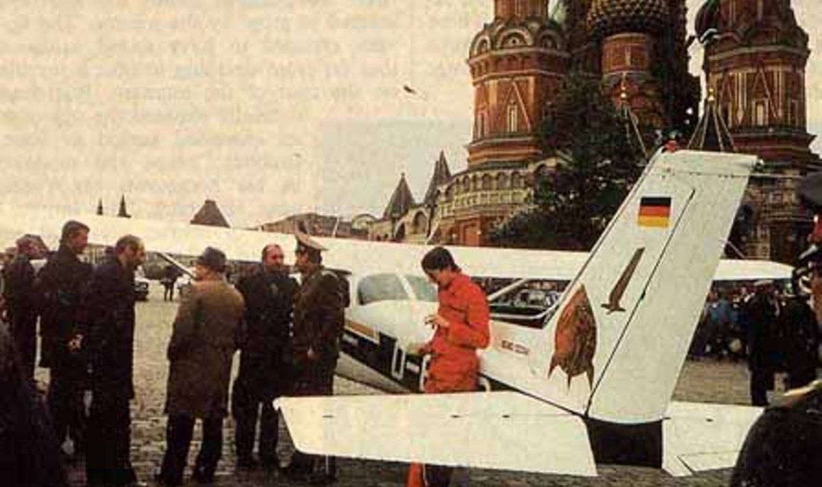 Маттиас Руст приземлился 25 лет назад на Красной площади. Фото с сайта shir-man.com