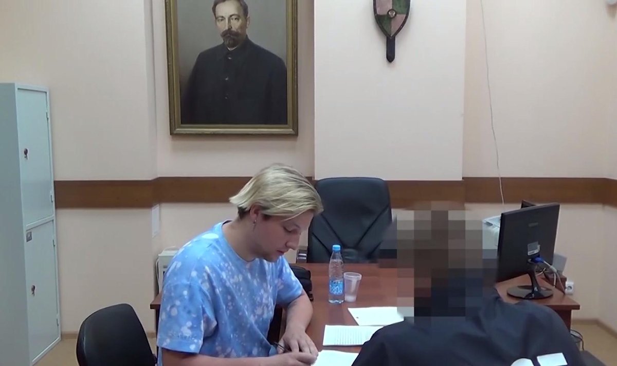 Rusijos FSB įspėja studentą, kuris bandė paskambinti į Ukrainą