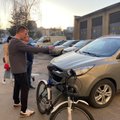 Sekmadienį Vilniuje pasipylė dviratininkų avarijos, o girtas dviračių mėgėjas pridarė žalos už šimtus eurų