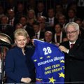 По случаю вступления Хорватии в ЕС президент Литвы подарила коллеге баскетбольную майку