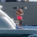 Europos čempiono atostogos: jachtos denyje Cristiano Ronaldo demonstruoja tobula figūrą