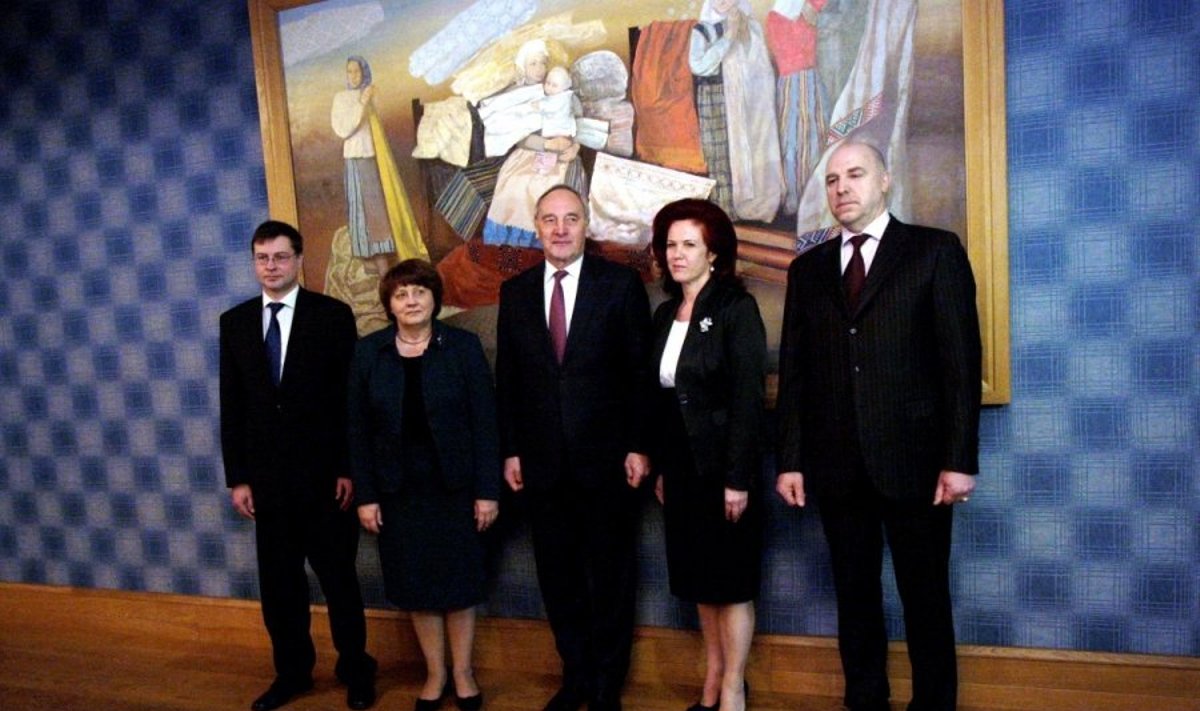 Laimduota Straujuma (antra iš kairės), president.lv nuotr.