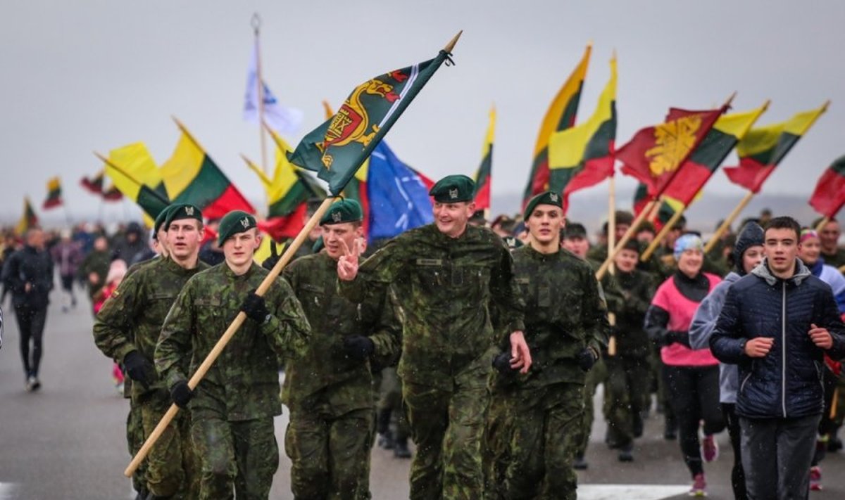 Bėgikai paminėjo Lietuvos įstojimo į NATO metines