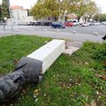 Kroatas, norėjęs suniokoti antifašistinio kovotojo skulptūrą, susilaužė koją