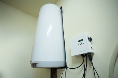 Nuosavame name įrengta sistema, prijungta tiesiai prie vandens šildytuvo 