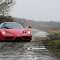 Pasivažinėjimas kaimo šunkeliais „Ferrari Enzo“ superautomobiliu
