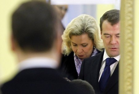 Prezidentas Dmitrijus Medvedevas su žmona Svetlana. Rusijos Dūmos rinkimai 2011 12 04