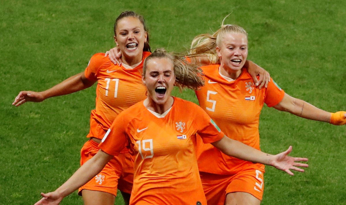 Triumfuoja Nyderlandų futbolininkės