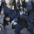 Žmogaus teisių organizacija: per protestus Rusijoje sulaikyta daugiau nei 2000 žmonių