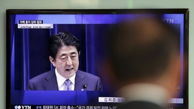 Sh. Abe: Japonija „nėra linkusi daugiau atsiprašinėti