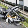 Kraupi tragedija Kazlų Rūdoje: ant traukinio bėgių sumaitotas automobilis, du žmonės žuvo