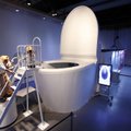 Tualetų parodoje Tokijuje - lankytojų kelionė nutekamaisiais vamzdžiais