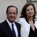Спутница президента Франции отсудила €10 000 за скандальную биографию