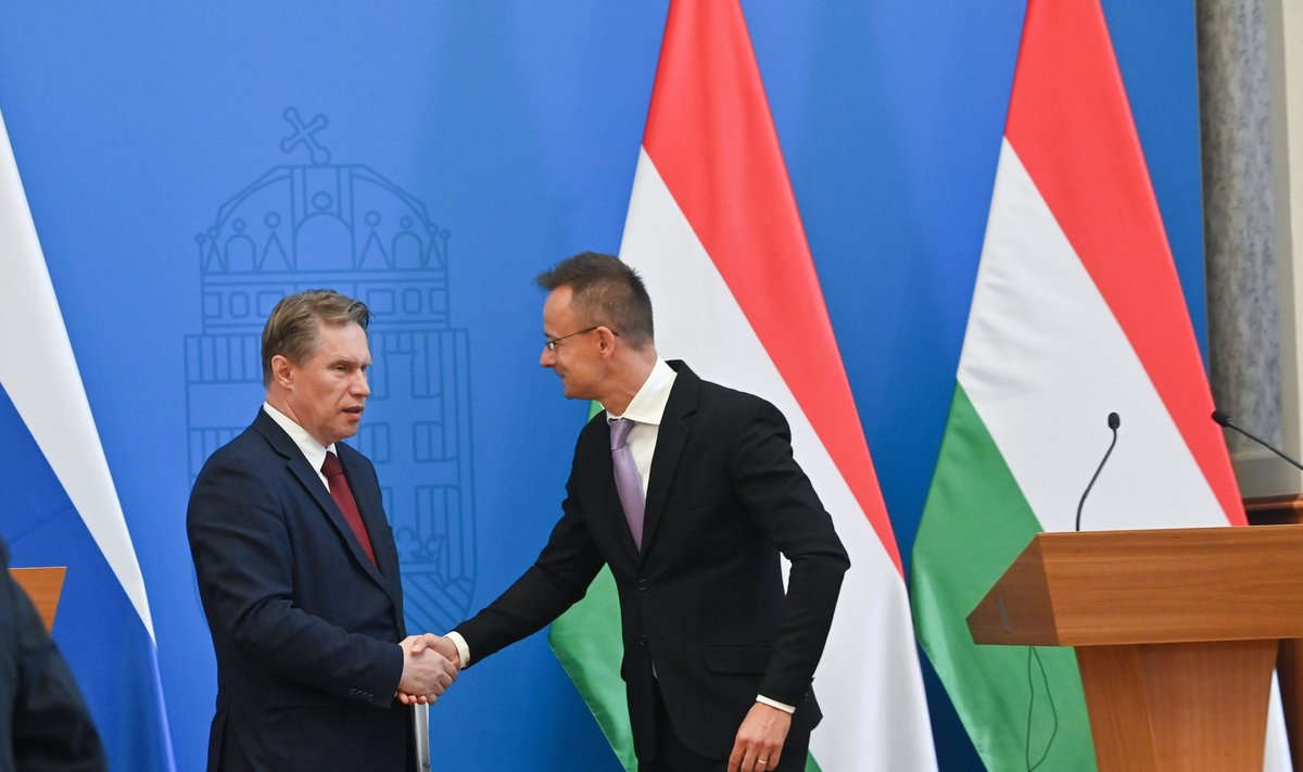 Vengrijos užsienio reikalų ministras priėmė Budapešte viešintį Rusijos sveikatos ministrą