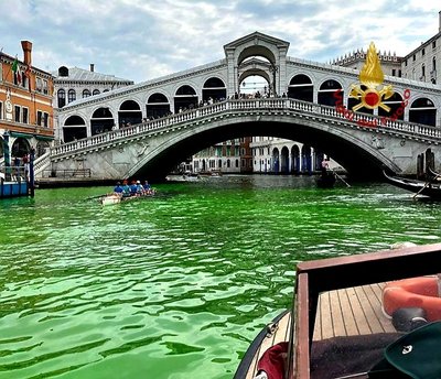 Venecijos Didysis kanalas tapo fosforiškai žalias