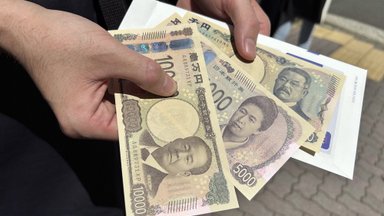 Japonija pirmą kartą per 20 metų išleido naujus banknotus
