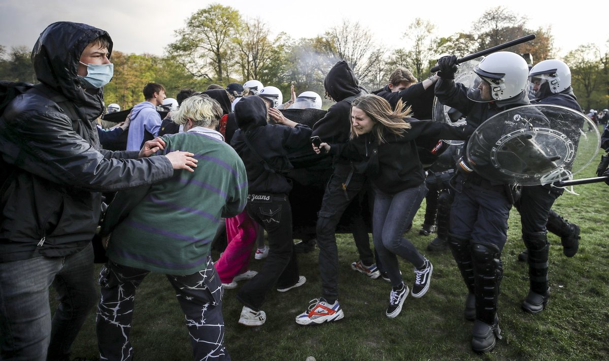 Briuselio policija vaikė nelegalaus vakarėlio dalyvius/ Foto: AFP