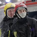 Į gaisrą Šiauliuose atskubėję ugniagesiai išlaužė buto duris ir išgelbėjo žmogų