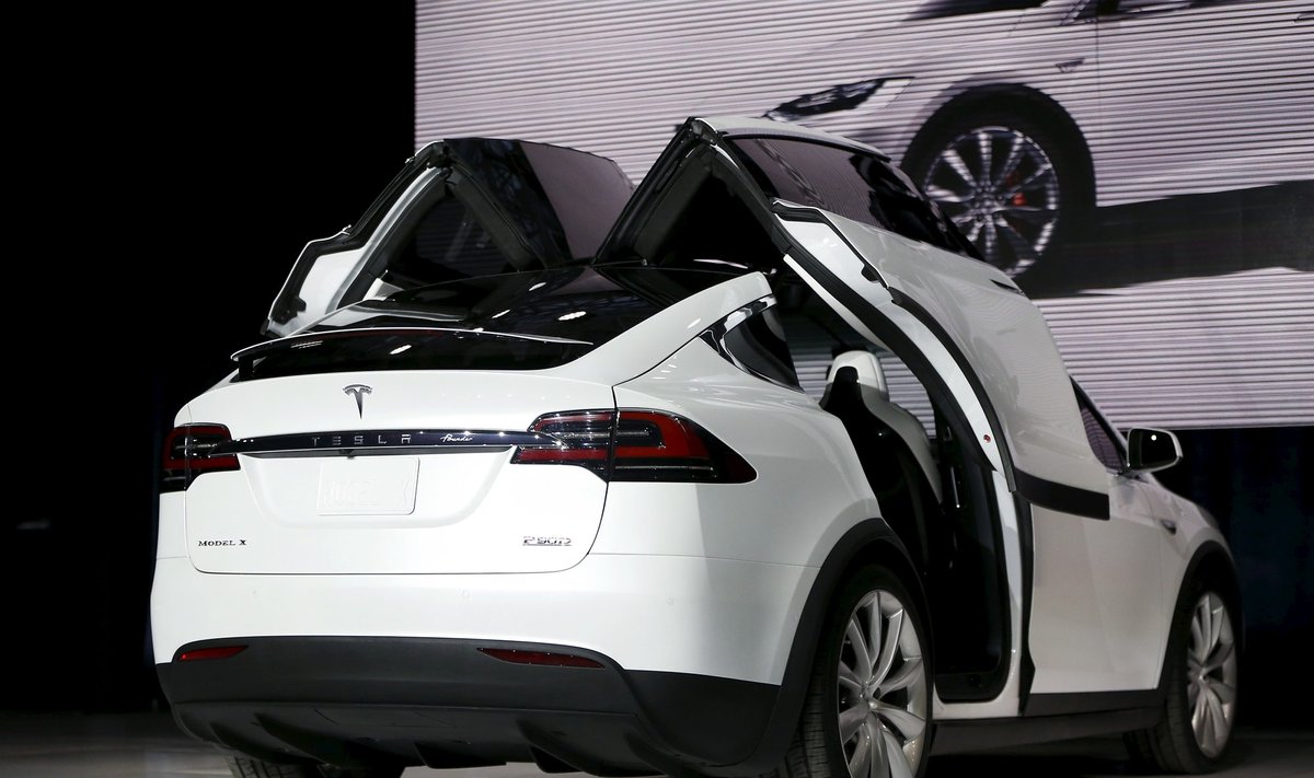 "Tesla Model X" 