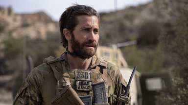 Naujame Guy Ritchie filme „Tvirtas užnugaris“ suvaidinęs Jake’as Gyllenhaalas stebisi keistais režisieriaus darbo principais