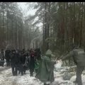 Nufilmuota, kaip pasieniečiai į Lietuvą neįleido dviejų migrantų grupių: vienoje jų buvo 46 žmonės