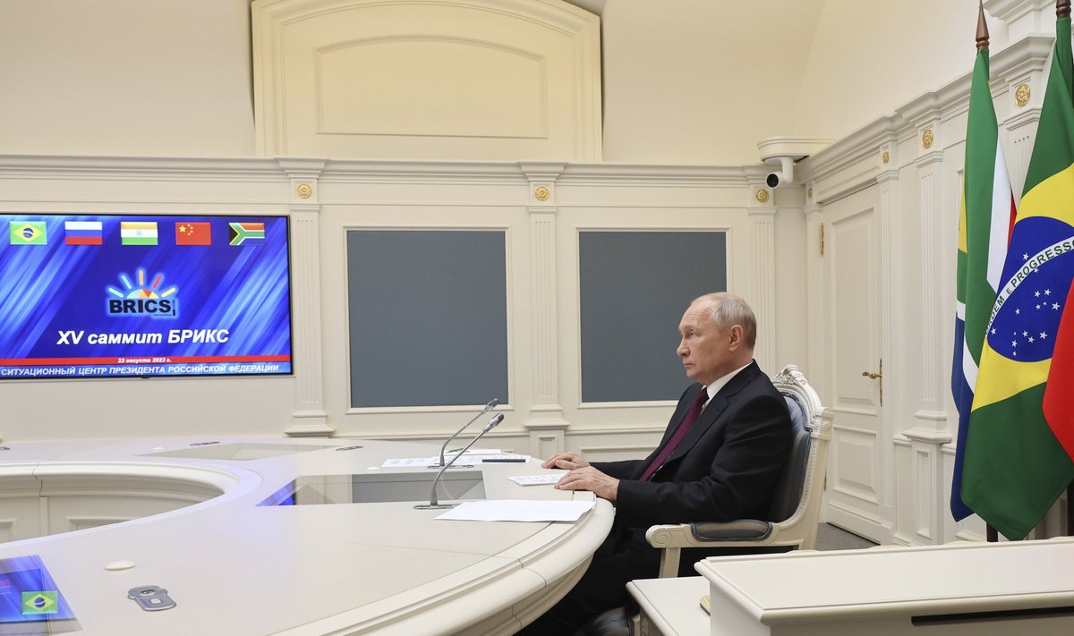Putinas pakvietė šalių lyderius į BRICS viršūnių susitikimą Rusijoje