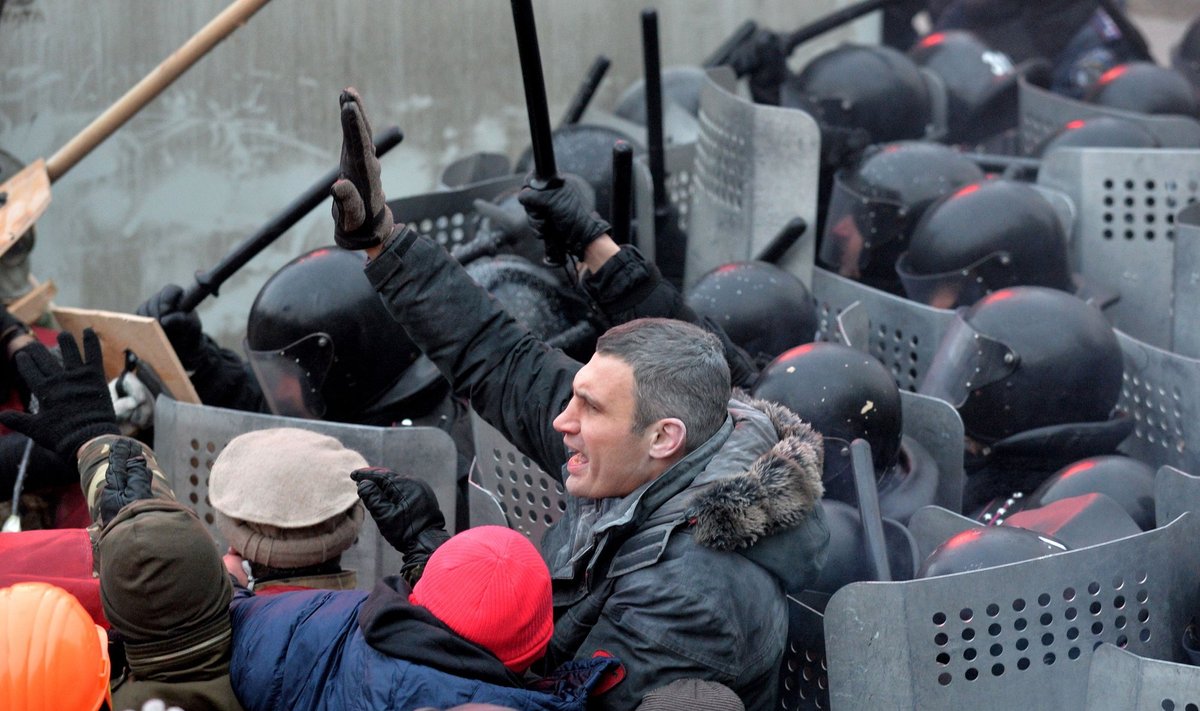 Kijeve protestuotojai susirėmė su milicija
