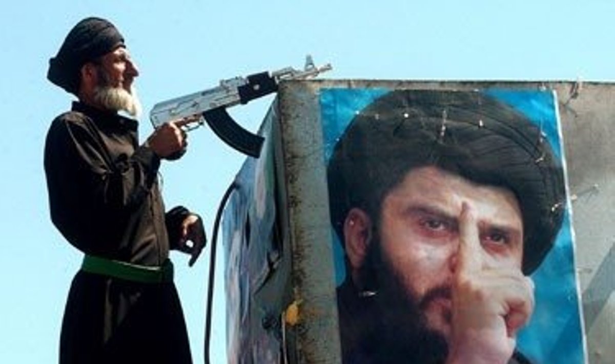 Ginkluotas M. al-Sadro pasekėjas prie radikalaus dvasininko portreto
