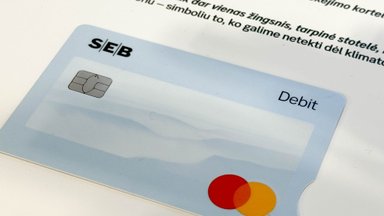 SEB bankas pristatė iš kukurūzų krakmolo pagamintas mokėjimo korteles: per metus sutaupys 3,5 t plastiko