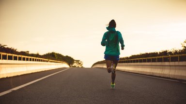Bėgikė per 150 dienų nubėgo daugiau nei 6 tūkst. kilometrų: bėgo nepaisydama nei alinančio karščio, nei kūną žalojančių vabzdžių