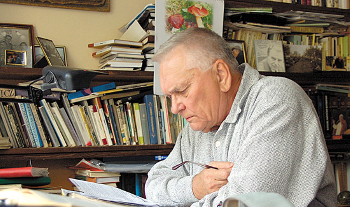 Poetas Algimantas Baltakis  (J.Kažemėkaitytės nuotr.)