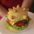 Pasaulį išvydo naujos formos burgeriai – „Korona“ mėsainis
