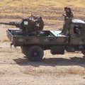 Kurdų pajėgos iš sunkiųjų kulkosvaidžių apšaudo „Islamo valstybės“ pozicijas